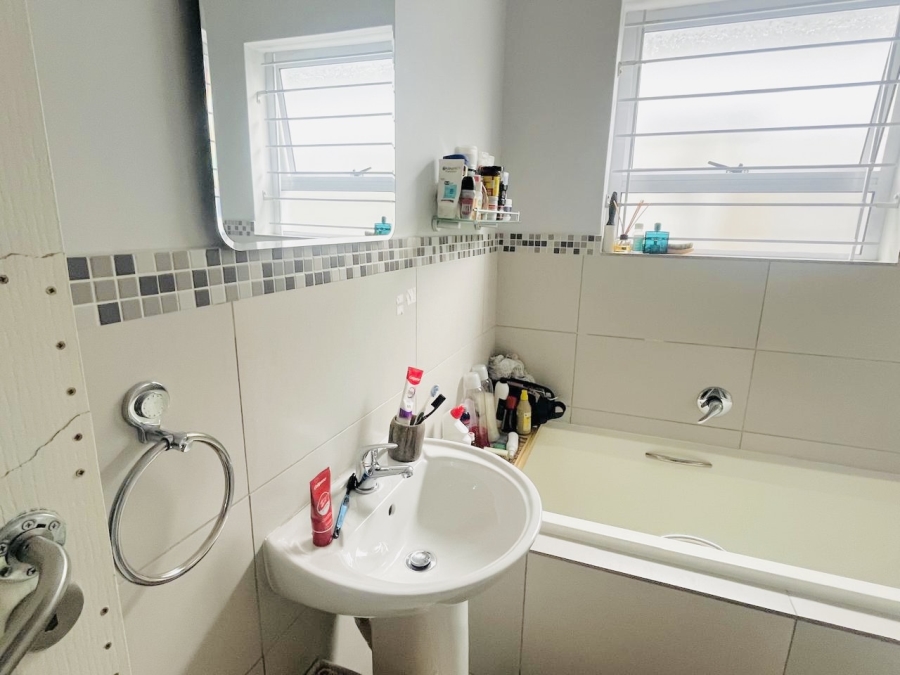 2 Bedroom Property for Sale in Parklands North Western Cape